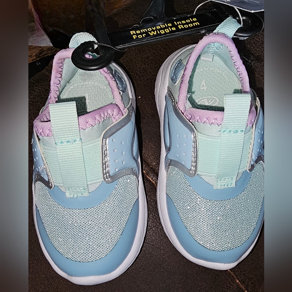 NWT Infant Girls Size 4 Hard Sole Sneakers